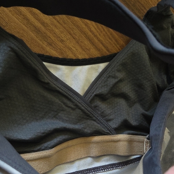 Lululemon Cross My Heart Tank Size 8 Built In Bra - Picture 3 of 5